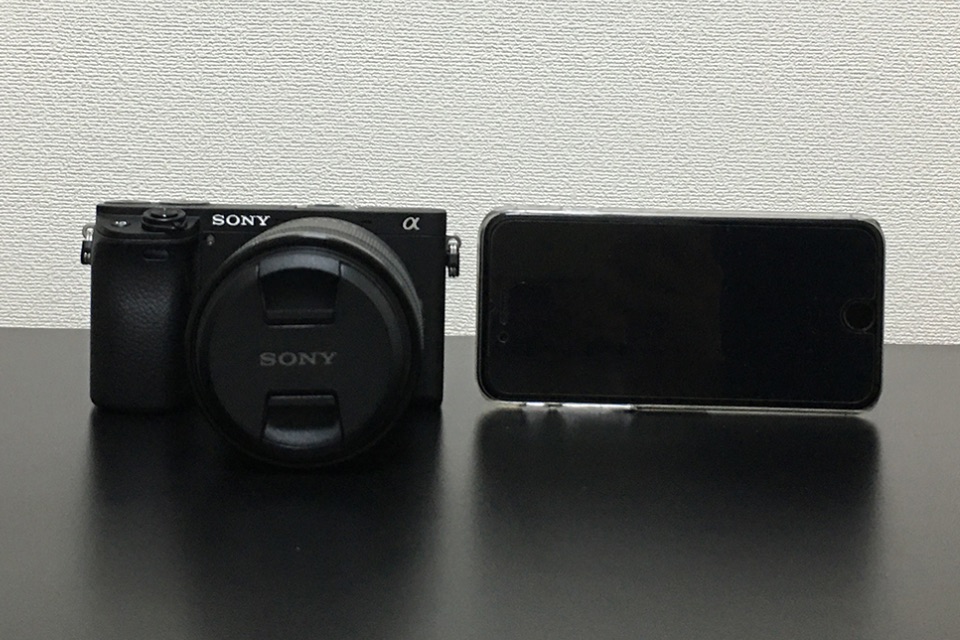 α6400とiPhone 5の大きさを比較